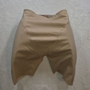 Skims Body Butt Hip Enhancing Padded Shorts Clay Size Small L NWT $108 MSRP